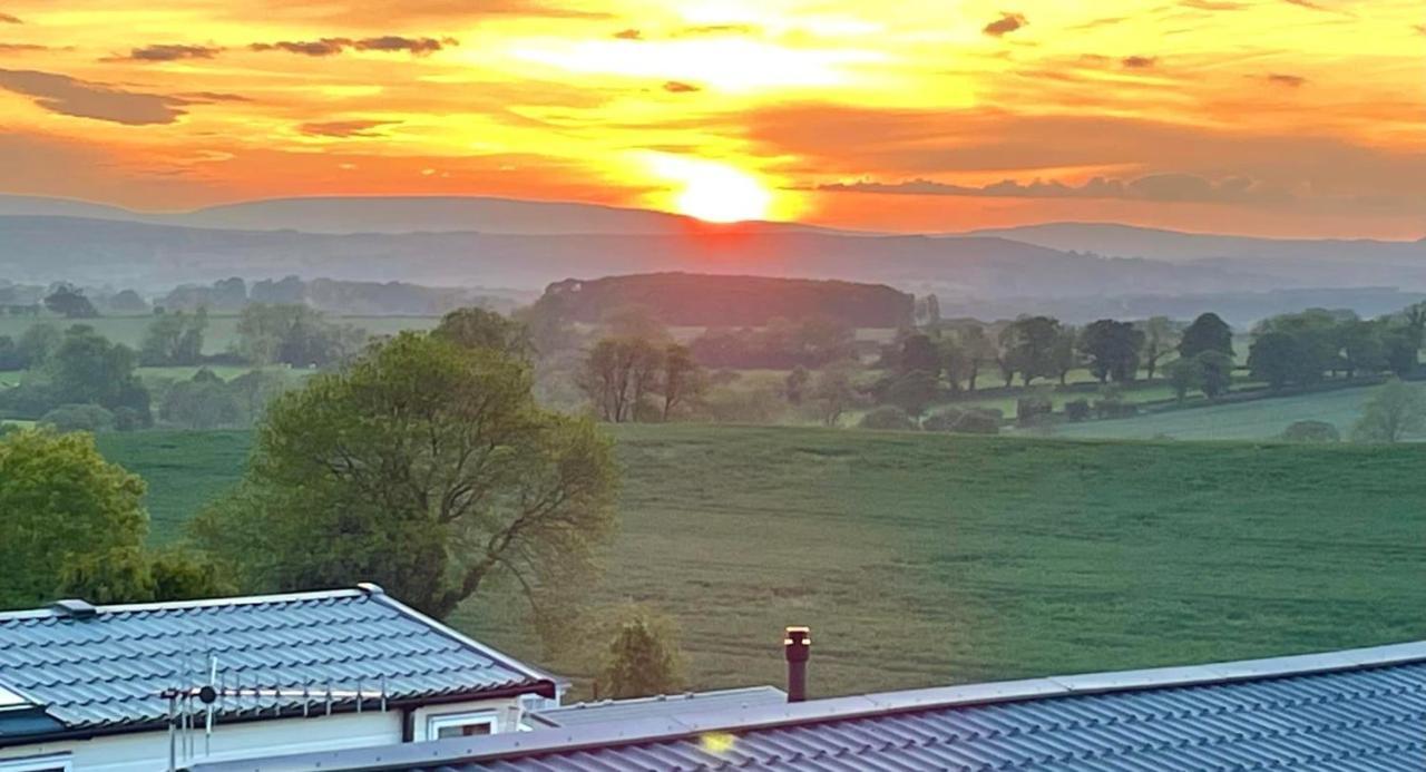 Ribble Valley Lodge Retreat Gisburn Buitenkant foto